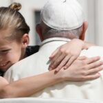 Vaticano: 6 mil netos com seus avós encontram o Papa no sábado
