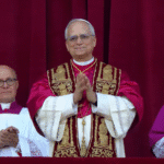 Com bênção Urbi et Orbi, Papa Leão XIV concede bênção à cidade de Roma e a todo o mundo