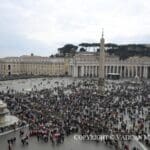 Papa: Cristo transfigura as chagas da história e ilumina o coração do homem