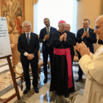 Leão XIV abençoa projeto em hospital que homenageia Papa Francisco